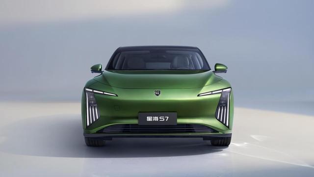 后悔買車買早了!11.98萬能拿下中大型轎車,車長近5米+后置后驅-有駕 后悔買車買早了!11.98萬能拿下中大型轎車,車長近5米+后置后驅-有駕