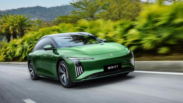 后悔買車買早了!11.98萬能拿下中大型轎車,車長近5米+后置后驅-有駕 后悔買車買早了!11.98萬能拿下中大型轎車,車長近5米+后置后驅-有駕