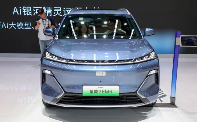 吉利新車即將上市，虧電不到4個(gè)油，配魅族車機(jī)，對(duì)標(biāo)宋Pro DMi-有駕