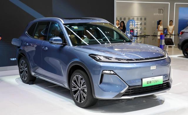 吉利新車即將上市，虧電不到4個(gè)油，配魅族車機(jī)，對(duì)標(biāo)宋Pro DMi-有駕