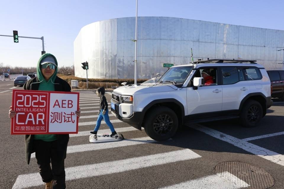 \"2025年度智能座駕評選\"啟動,首次加入跨品牌城市NOA評測