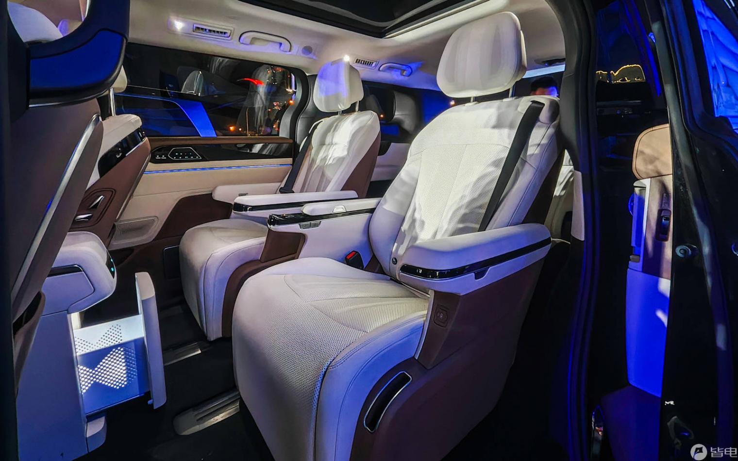 24.98萬元起售,比亞迪夏正式上市,標配云輦-C和高階智駕