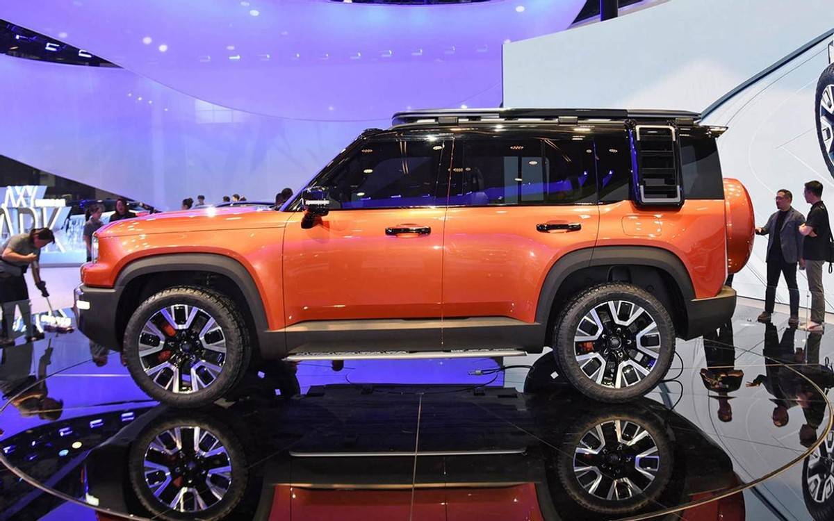 奇瑞、長城都學著點!這才叫國產真“路虎衛士”,快評吉利銀河戰艦