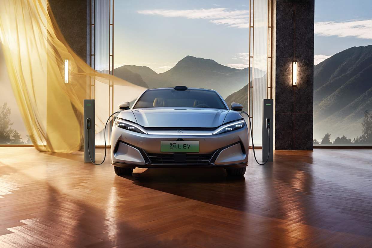 比亞迪今年連發2招,行業如深夜般寂靜:實在跟不起了