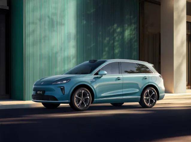 鴻蒙智行 靠新車自救