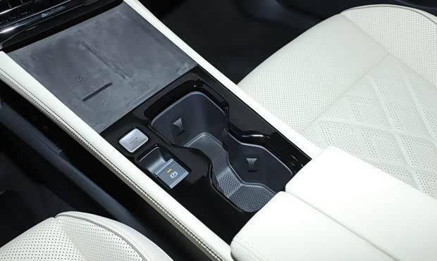 一汽-大眾速騰L正式發(fā)布:軸距加長 設(shè)計全面革新