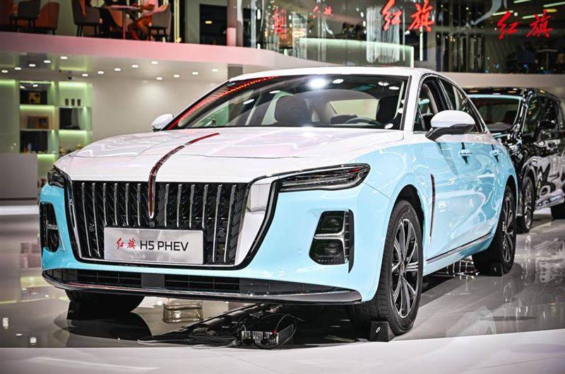 第七屆一汽紅旗嘉年華盛大啟幕 好車+好價(jià) “紅”動(dòng)汽車城