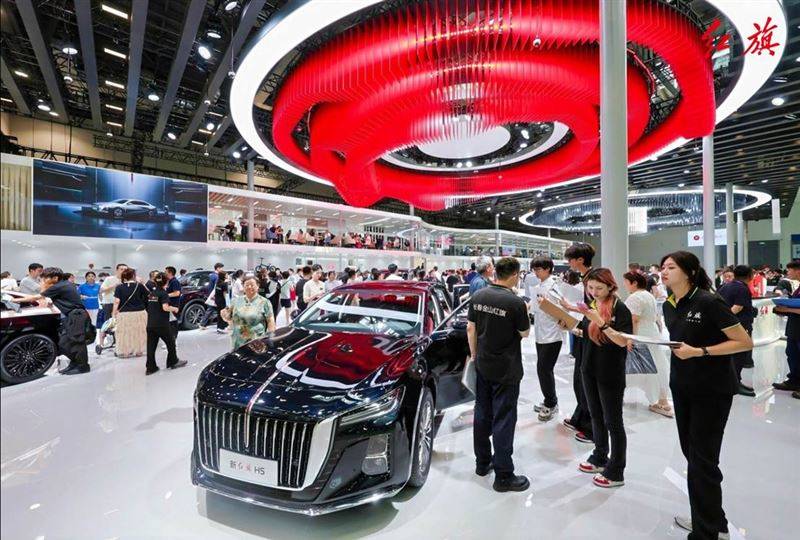 第七屆一汽紅旗嘉年華盛大啟幕 好車+好價(jià) “紅”動(dòng)汽車城