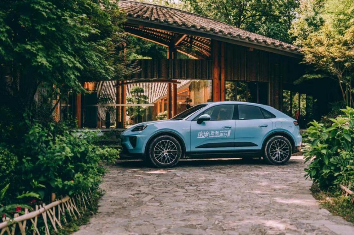 馭電蓉城破霧疾馳|保時捷純電動Macan南區試駕