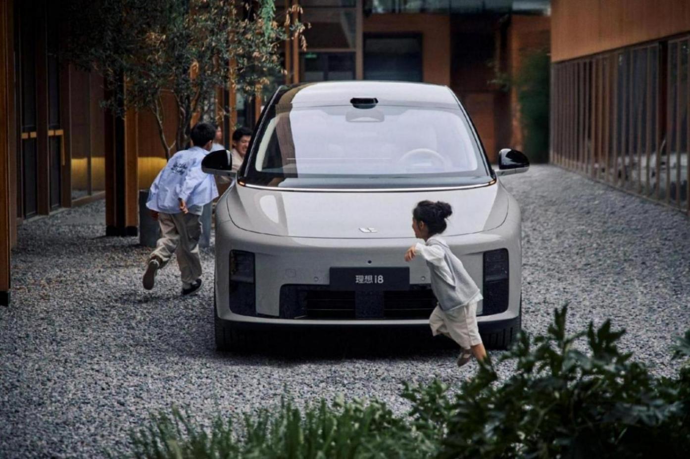 “家”味依舊,理想i8內飾曝光,能否在純電SUV市場破局?