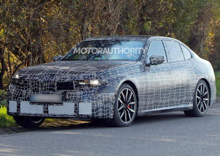 全新換代寶馬3系明年上市?現款25萬內落地,等換代還是抄底?