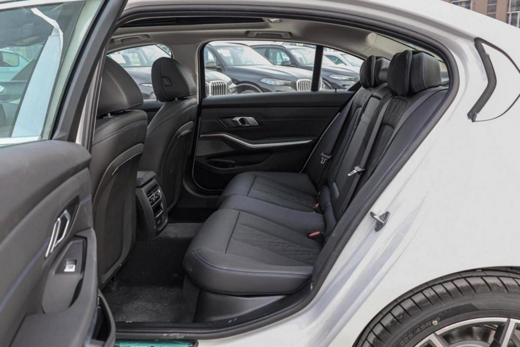 全新換代寶馬3系明年上市?現款25萬內落地,等換代還是抄底?