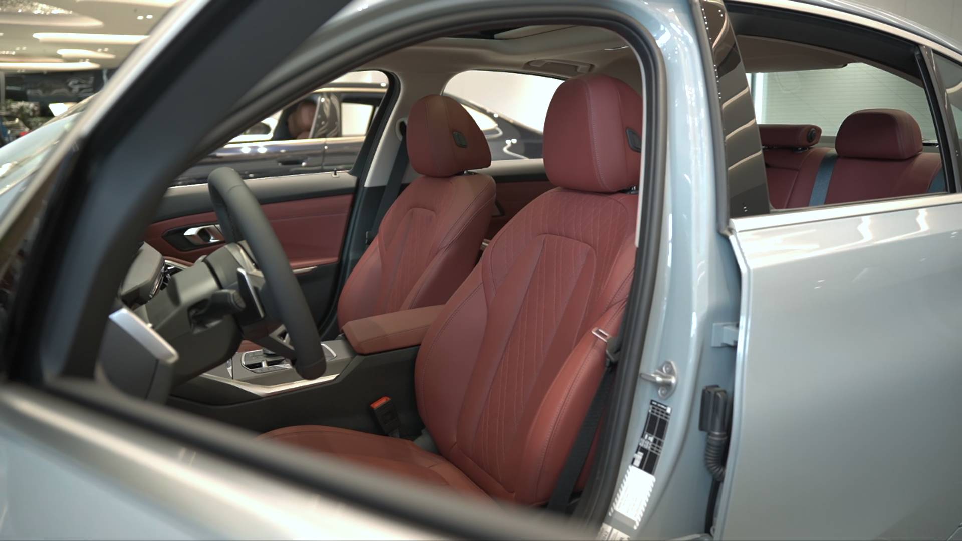 全新換代寶馬3系明年上市?現款25萬內落地,等換代還是抄底?