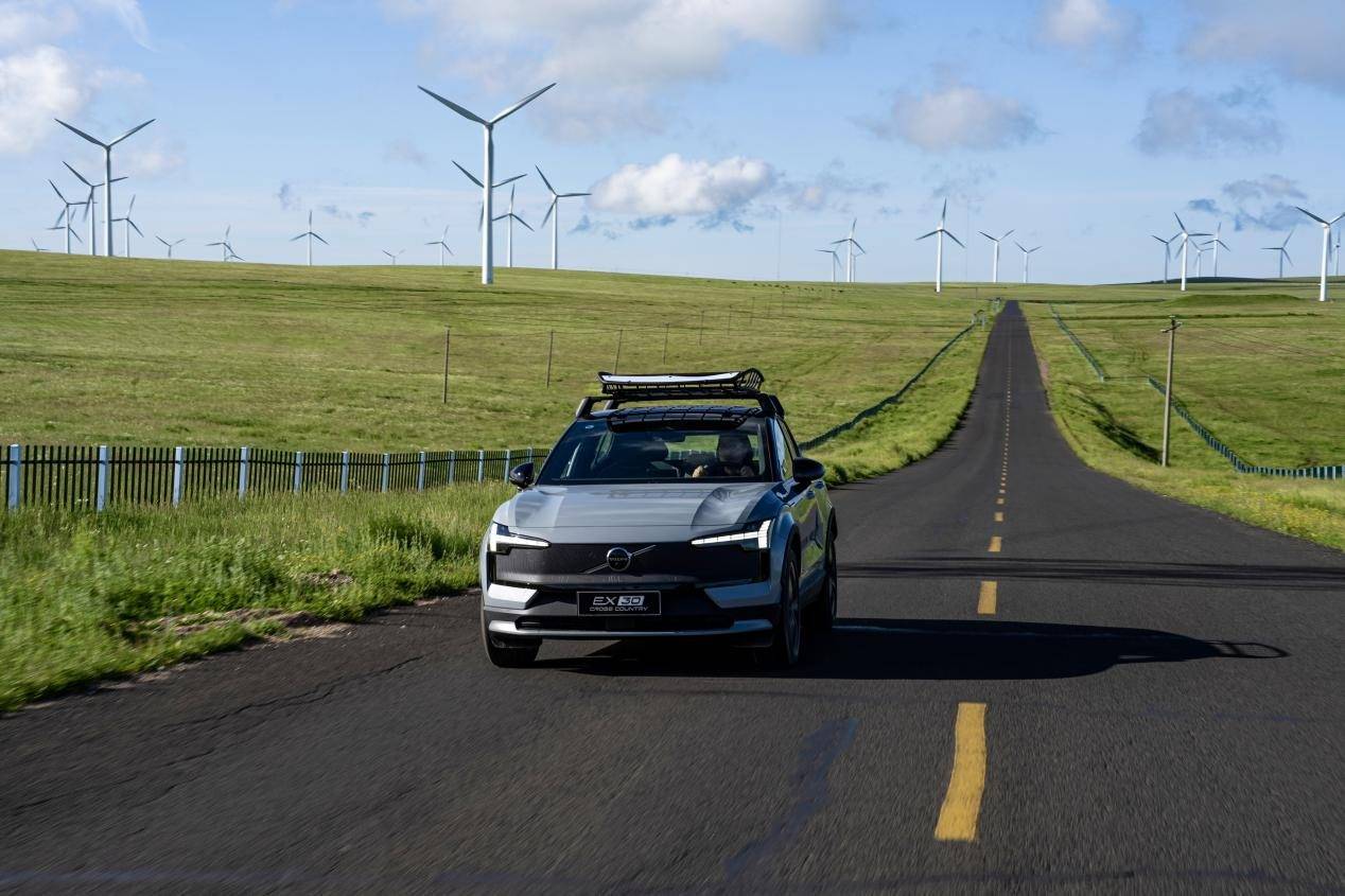 北歐高智感純電SUV 沃爾沃EX30 Cross Country上市