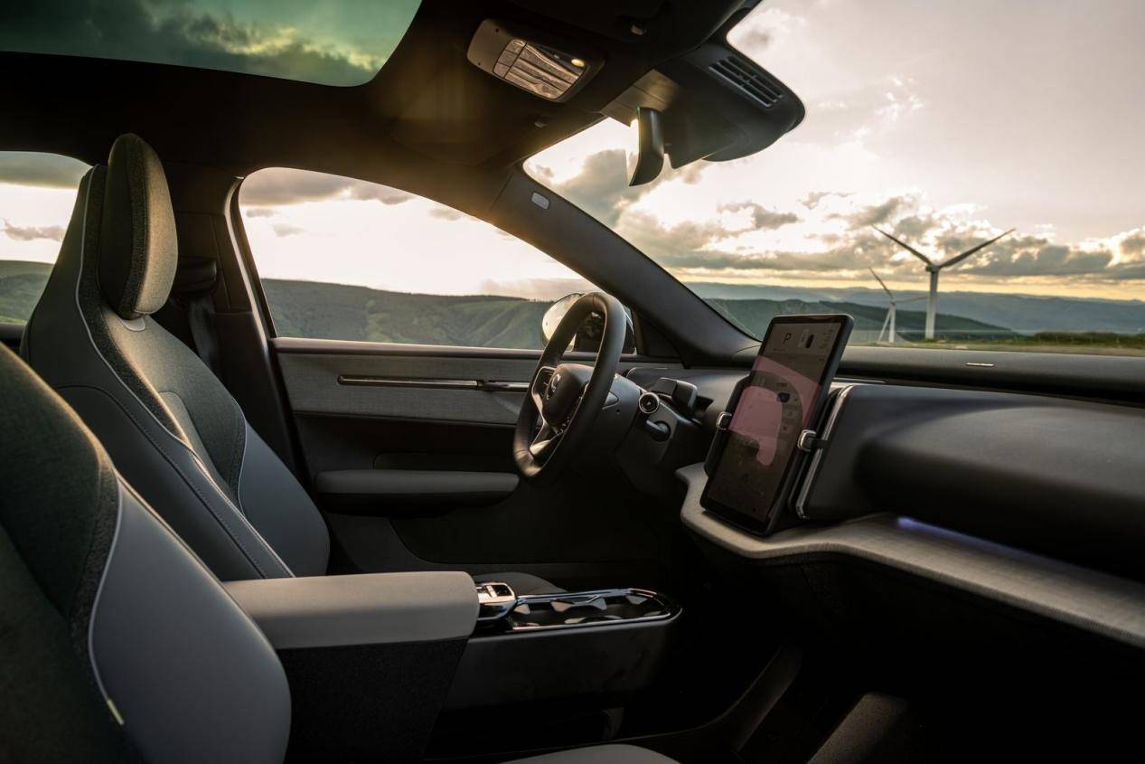 北歐高智感純電SUV 沃爾沃EX30 Cross Country上市