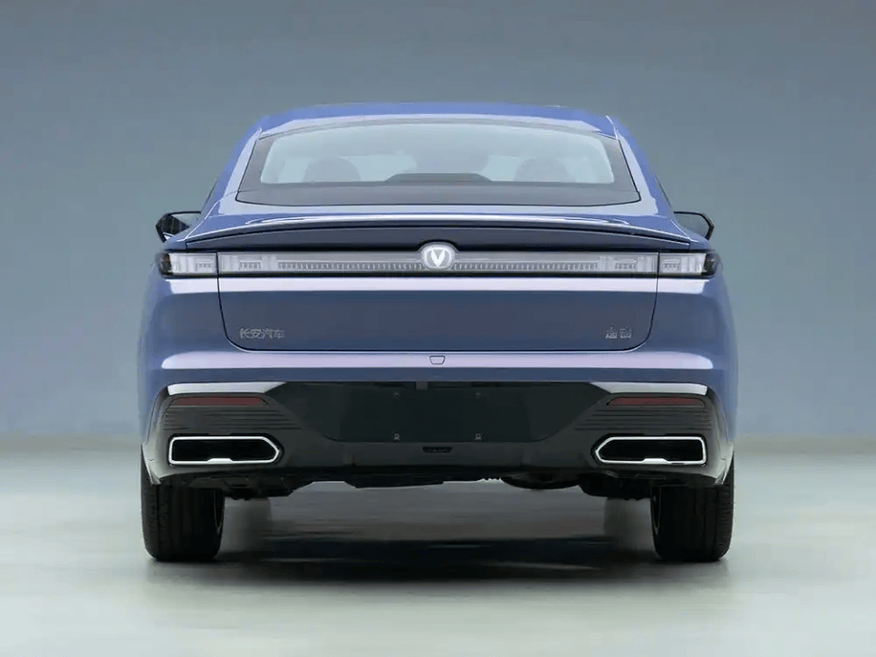 新款長安逸動曝光,提供1.5T和1.5L插混動力