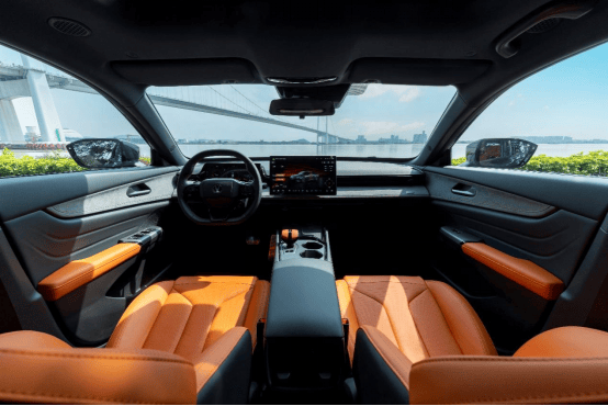 電動尾翼+電動掀背門,長安第三代UNI-V到手價9.79萬起