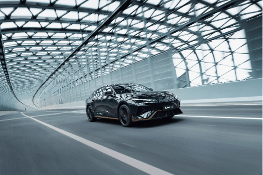 電動尾翼+電動掀背門,長安第三代UNI-V到手價9.79萬起