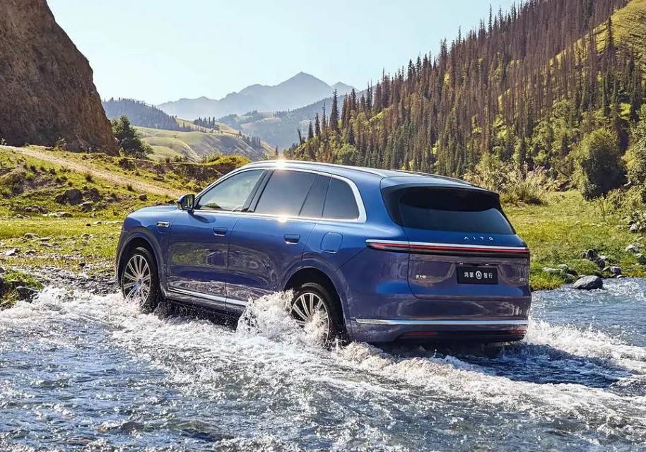 定位中大型SUV/9月上市 新款問界M7海島藍新車色官圖發布