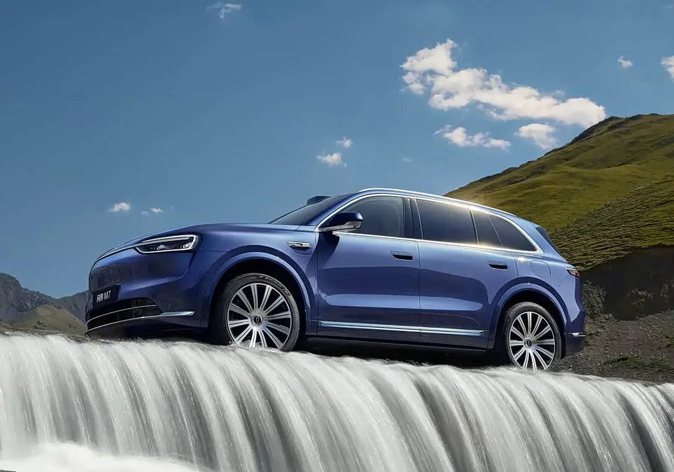 定位中大型SUV/9月上市 新款問界M7海島藍新車色官圖發布