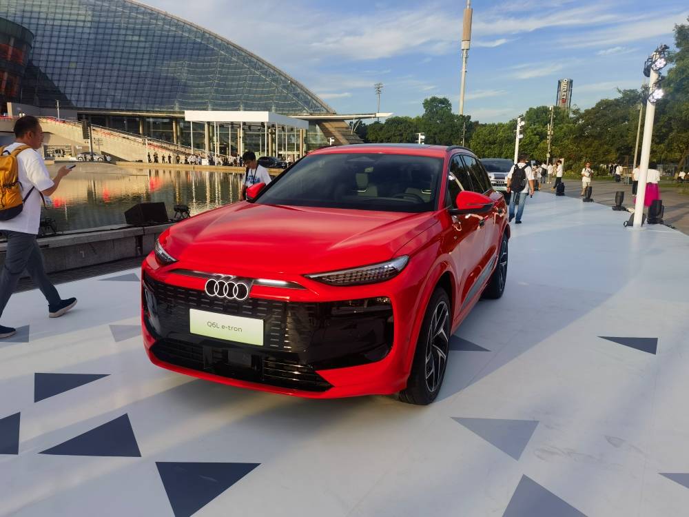 一汽奧迪連發(fā)兩車!均上車華為智駕,純電SUV Q6L e-tron34.88萬起