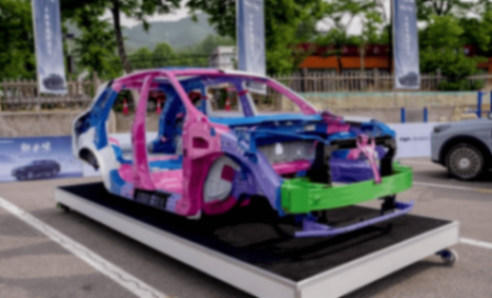 “撞飛卡車”只會是笑話,這樣的山崖翻墜才能力證“良心SUV”