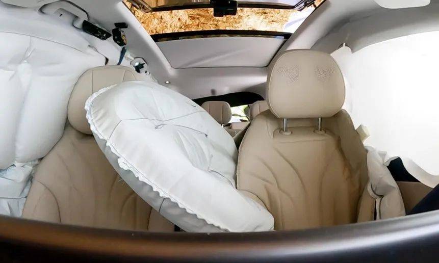 “撞飛卡車”只會是笑話,這樣的山崖翻墜才能力證“良心SUV”