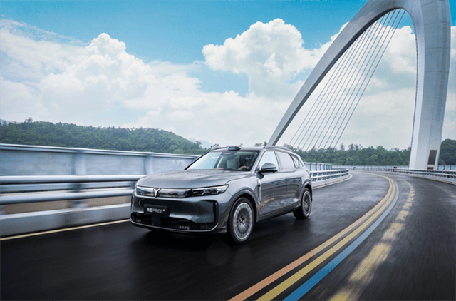 華為加持的嵐圖知音在8月13日預(yù)售,追光L和搭載華為ADS Ultra智駕方案的嵐圖大六座“泰山”(項(xiàng)目代號)也將在年內(nèi)上市