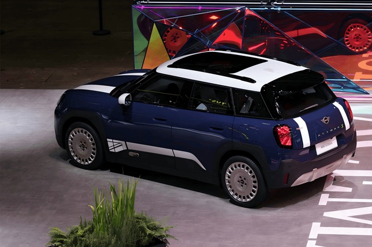 2025成都車展寶馬集團掀玩車風暴,上演性能狂歡與個性盛宴