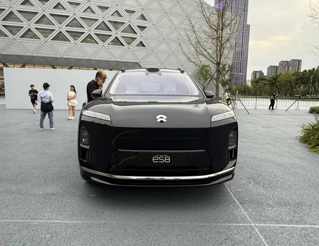 租電價(jià)30.88萬元起,蔚來全新ES8預(yù)售:這次定價(jià)很聽勸