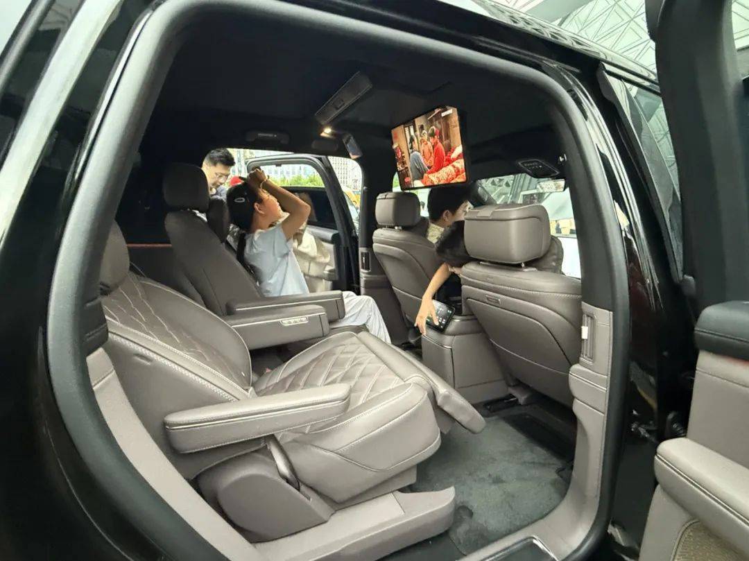 租電價(jià)30.88萬元起,蔚來全新ES8預(yù)售:這次定價(jià)很聽勸