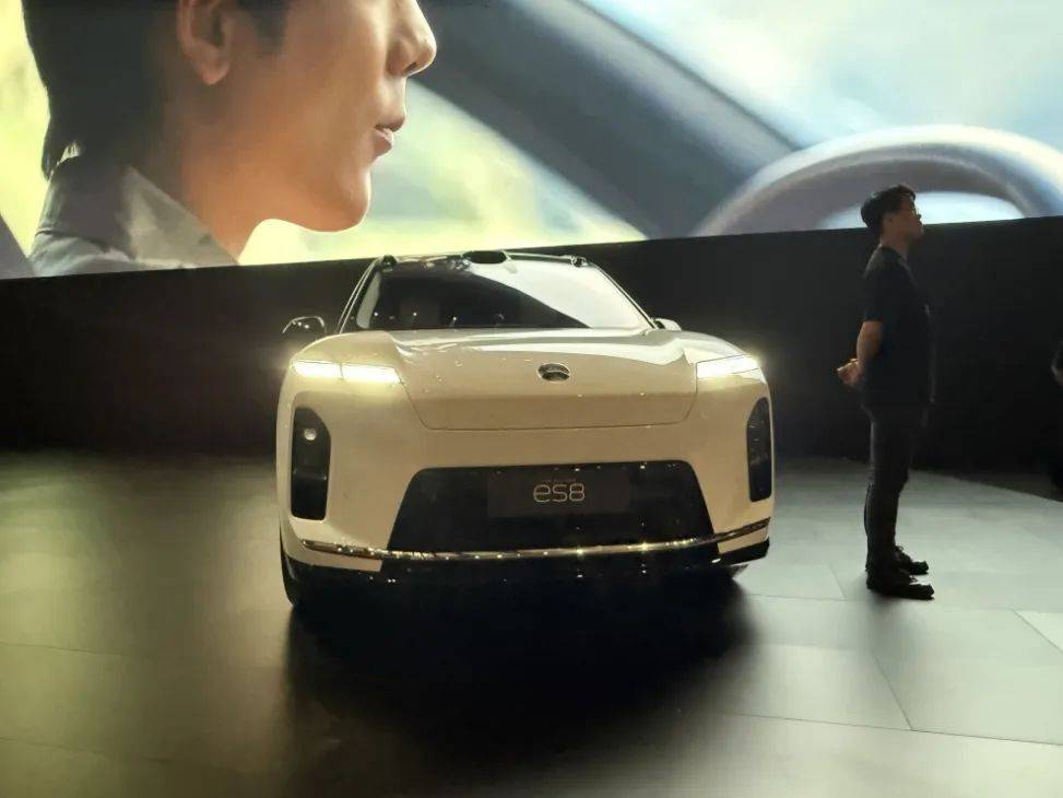 租電價(jià)30.88萬元起,蔚來全新ES8預(yù)售:這次定價(jià)很聽勸