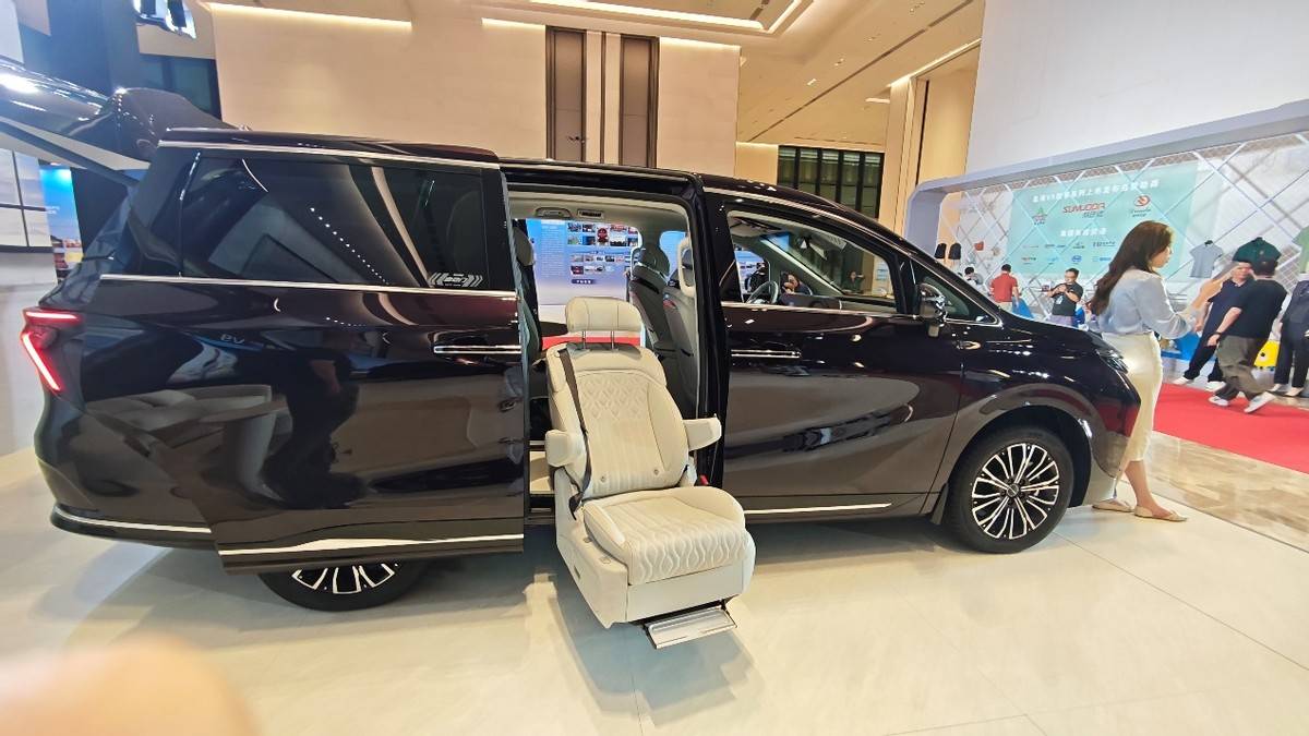 17.99萬起售,純電續航200km,新款星海V9值得買嗎?